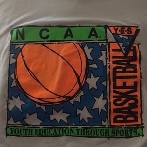 BASKETBALL🏀 NCAA T-SHIRT XL 44-46, VTG 1990’S EUC